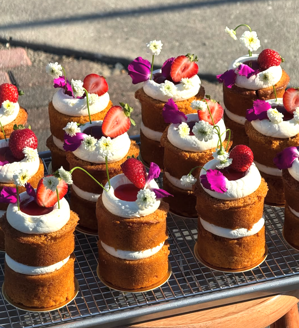 Vanilla cake with chocolate frosting, topped with fresh flowers